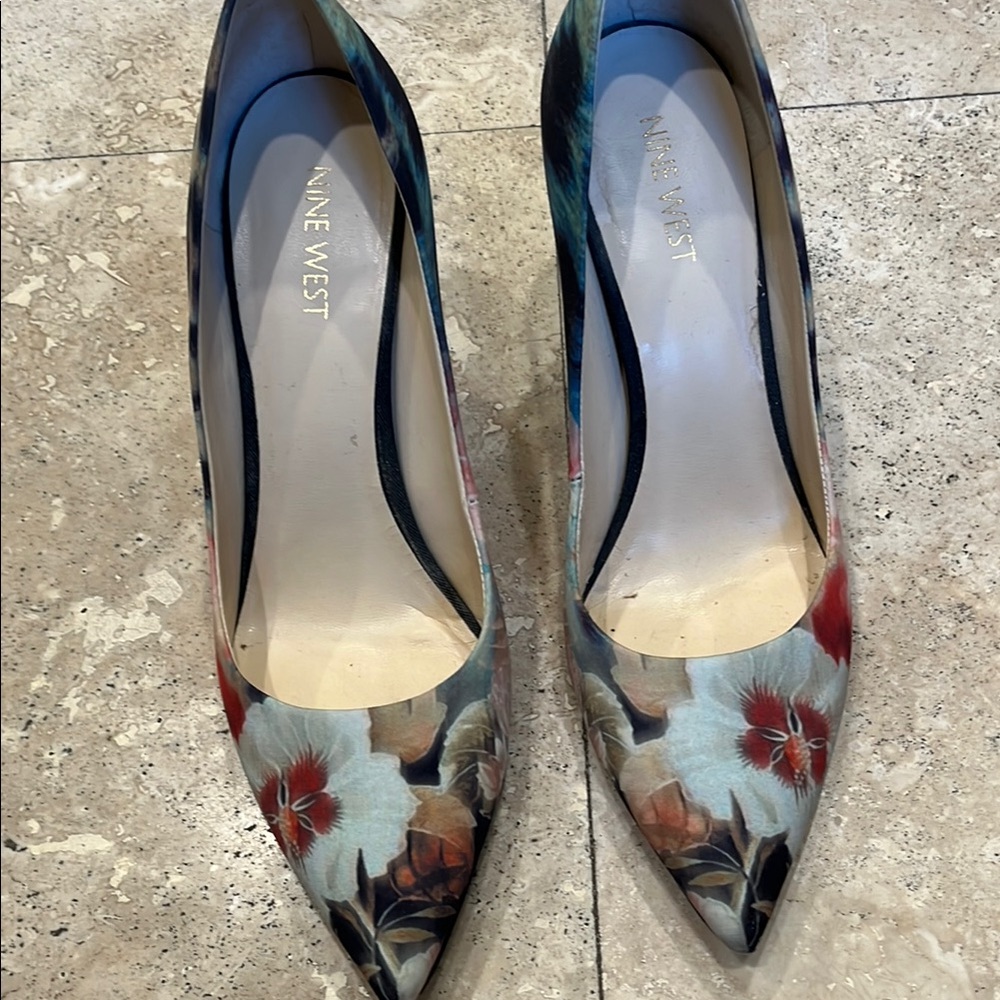 Beautiful color tones satin pumps. Nine West!
